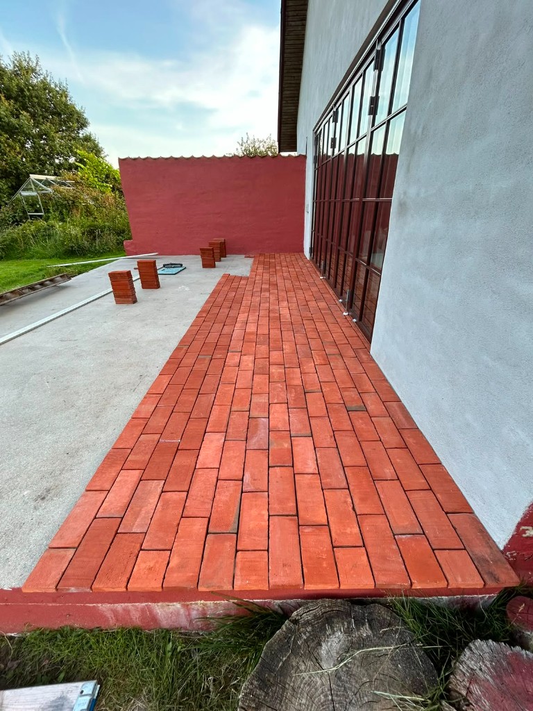 Lægning af terracotta-tegl